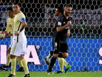 Sambueza (i) lamenta el gol de Benzema