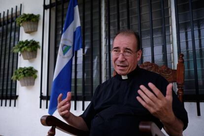 El sacerdote Edwin Román, en Masaya.