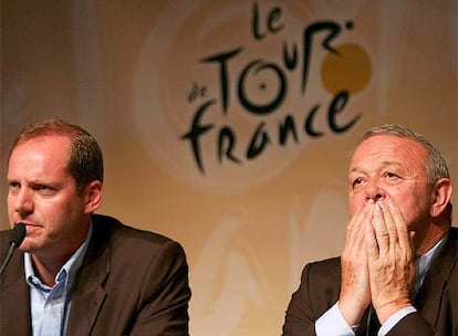 El director de la empresa organizadora del Tour, el francés Jean- Marie Leblanc ( d) y el director del Tour, el también francés Christian Prudhomme, ante los medios antes del comienzo mañana del Tour de Francia 2006, cerca de Estrasburgo, Francia, hoy viernes 30 de junio.