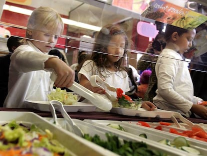 “Si no pagas tu deuda con el comedor escolar, podrías perder la patria potestad de tu hijo”