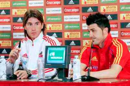 Sergio Ramos y David Villa en la rueda de prensa que han ofrecido en Kaunas