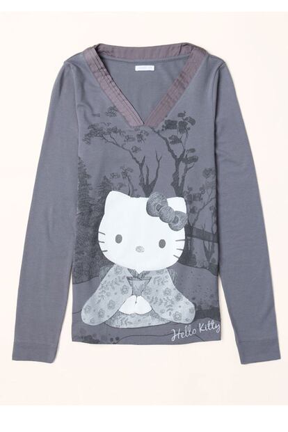 ¿Puede ser Hello Kitty la imagen de una prenda para adultos? Esta camiseta de inspiración oriental es de Oysho.