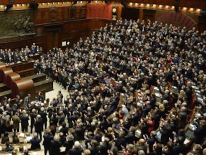 Los senadores, diputados y representantes regionales, en el Parlamento italiano.