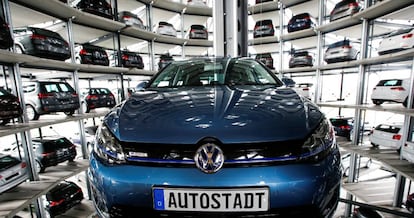 Exposici&oacute;n de todos los modelos de Volkswagen en el edificio Autostadt de su sede de Wolfsburgo. 