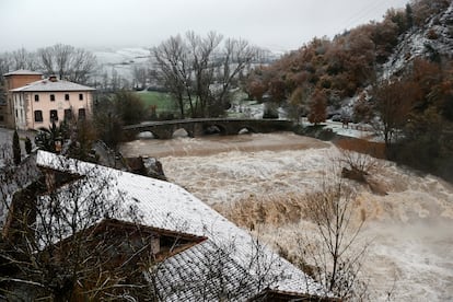 Aspecto que presenta el río Ultzama a su paso por el Batán de Villava (Pamplona, este lunes.
