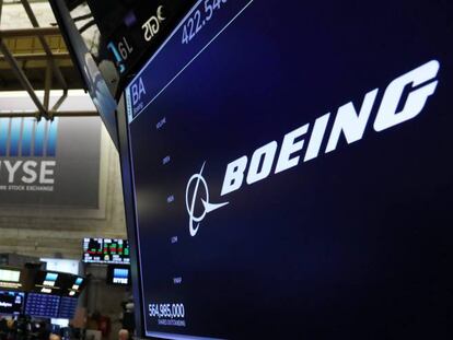 Logotipo de Boeing en la Bolsa de Nueva York.