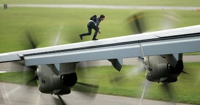 Tom Cruise, en una de las secuencias de acción de 'Misión: imposible - Nación Secreta', la quinta entrega de la saga cinematográfica.