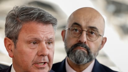 El secretario de Estado de Transportes y Movilidad Sostenible, José Antonio Santano, y el presidente de Adif y Adif Alta Velocidad, Luis Pedro Marco de la Peña (d), tras la reunión del Consejo de Administración de la Sociedad Parque Central de València.