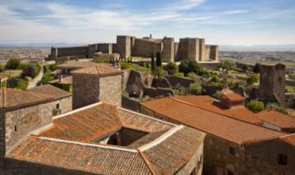 Vista del castillo y los tejados de Trujillo (Extremadura).