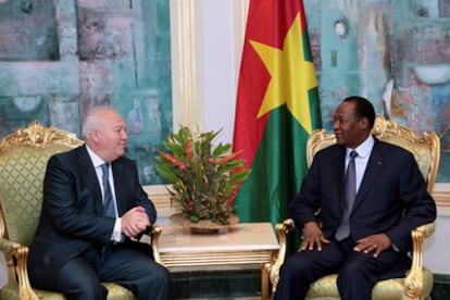 Moratinos con el presidente de Burkina Faso.