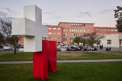 La entrada del Hospital Universitario de Navarra el 1 de febrero de 2023 en Pamplona.