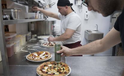 Cocina de la pizzería Araldo, donde la masa se fermenta al menos 60 horas. 