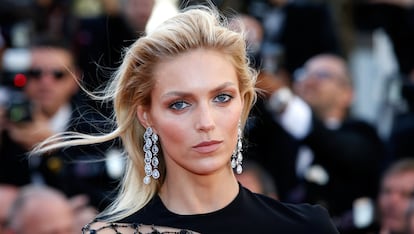 Anja Rubik

Su secreto para presumir de melena rubia es lavarla con la menor frecuencia posible. "Depende del trabajo, pero intento hacerlo solo una vez a la semana", confesó a Into the gloss. "Si estoy de vacaciones incluso puede pasar más tiempo", añadió. Al parecer, los recogidos son sus aliados para aguantar tantos días.