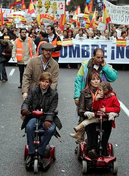 Ana López (víctima del 11-M), a la izquierda, e Irene Villa.