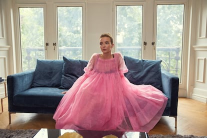 Villanelle (Jodi Comer) con su ensoñador vestido de Molly Godard en una escena de 'Killing Eve'.