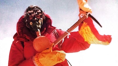 Jerónimo López, en la cima del Manaslu el 26 de abril de 1975.