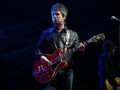 Noel Gallagher, durante un concierto en Barcelona.