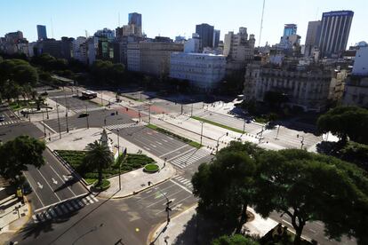 Vista de la avenida 9 de Julio, una de las arterias principales de la ciudad de Buenos Aires (Argentina), el 23 de marzo.