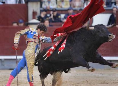 Un pase de pecho de José Tomás en la faena de Las Ventas.