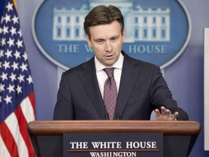 El portavoz de Obama, Josh Earnest. 