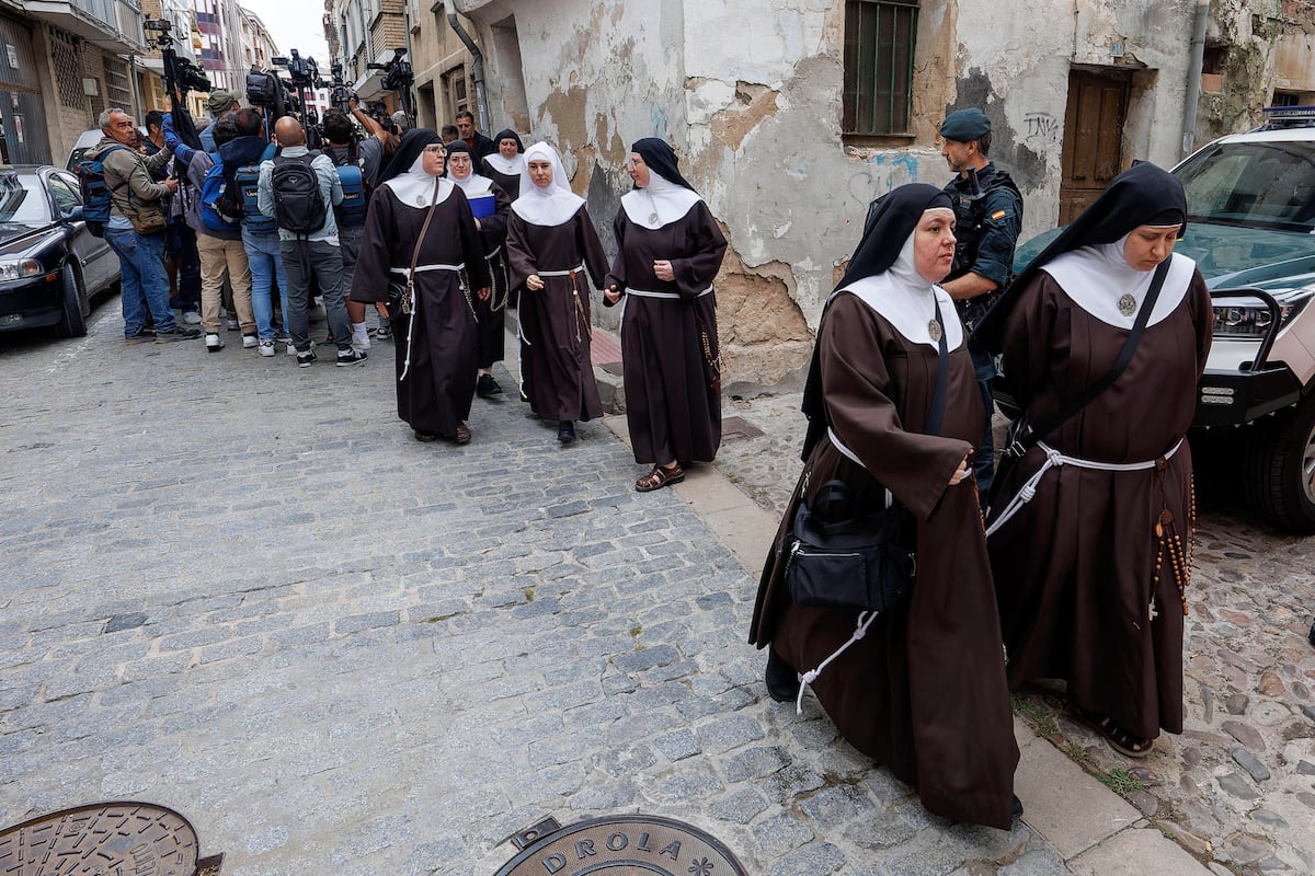 Las monjas rebeldes de Belorado, ante su inminente desahucio: “Queremos un convento”