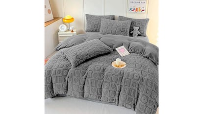 Colcha de invierno sobre fondo blanco.