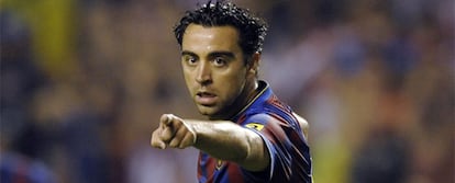 Xavi hace un gesto durante un partido con el Barcelona.
