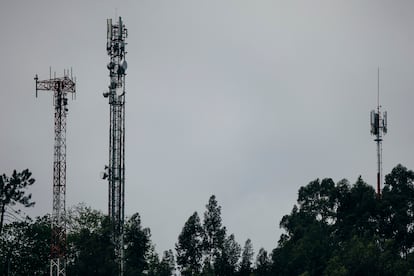 Antenas de telefonía en Bergondo (A Coruña).