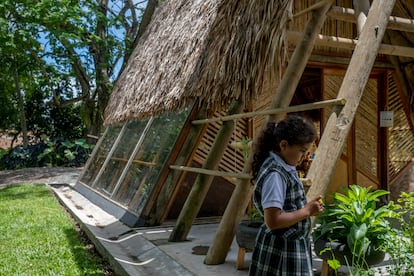 Una estudiante en  San Jerónimo, Colombia, en agosto de 2022.
