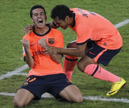 Pedrito celebra su gol con Jeffren.