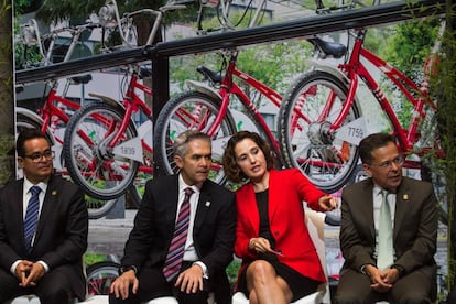 Miguel Ángel Mancera, jefe de Gobierno de Ciudad de México, y Tanya Müller, secretaria de Medio Ambiente, este lunes.