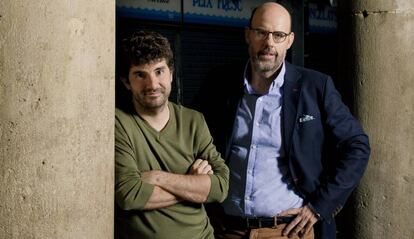 Marc Artigau (izq.) y Jordi Basté, a la Boqueria.