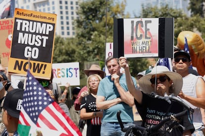 Protesta antiinmigrante en Los Ángeles, el 4 de julio de 2025.