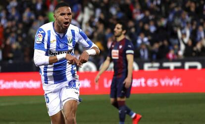 En-Nesyri celebra su segundo gol ante el Eibar.