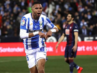 En-Nesyri celebra su segundo gol ante el Eibar.