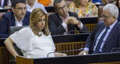 Susana D&iacute;az, durante la tercera votaci&oacute;n para su investidura como presidenta. 