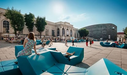 El actual color de los Enzos, los asientos del Barrio de los Museos de Viena, fue elegido por votaci&oacute;n popular.&ensp;