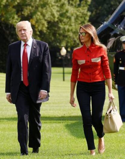 Donald Trump y Melania Trump a su llegada a la Casa Blanca este domingo.