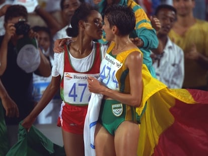 Tuli y Mayer celebran sus medallas.