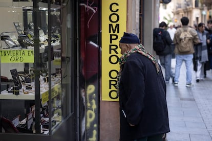 Exterior de una tienda de compra venta de oro en Barcelona.