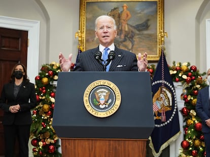 Joe Biden flanqueado por Kamala Harris y Anthony Fauci.