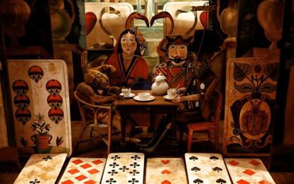 Maqueta utilizada para una escena del filme 'Alice' de Jan Svankmajer en la exposición 'Metamorfosis'.