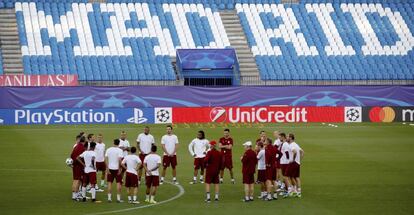 O Bayern fez o reconhecimento de gramado no Vicente Calderón.