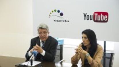 Enrique Cerezo, presidente de Egeda, junto a Mar&iacute;a Ferreras, directora de alianzas estrat&eacute;gicas de Youtube.