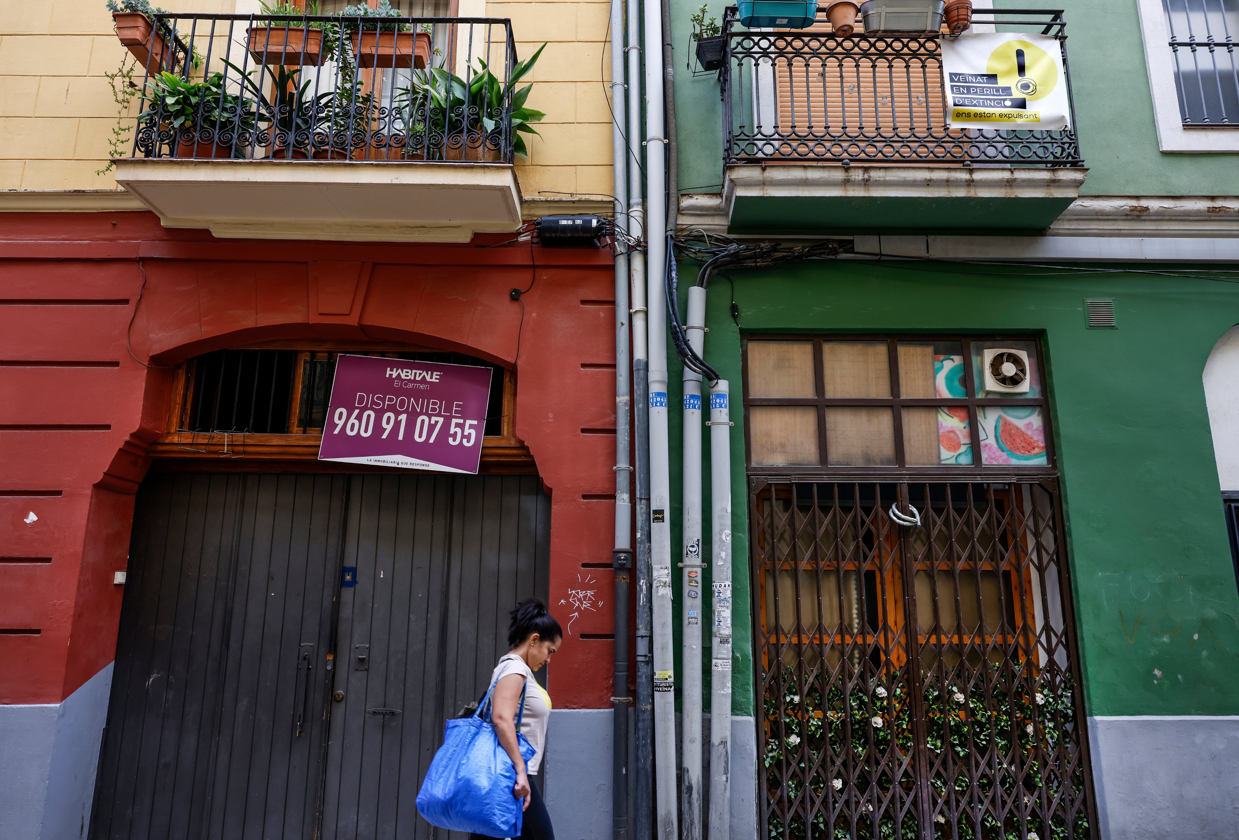 Letrero de un piso que se alquila en Valencia.