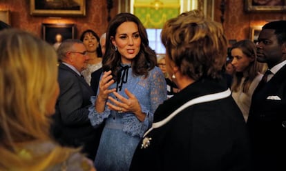 La duquesa de Cambridge en Buckingham Palace tras seis semanas de reposo.