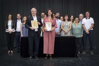 Joan Ribó y Sandra Gómez, con su equipo de Gobierno.