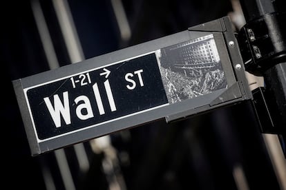 Señal de Wall Street en el distrito financiero de Nueva York