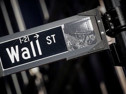 Señal de Wall Street en el distrito financiero de Nueva York