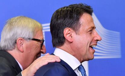 Giuseppe Conte y Jean-Claude Juncker, este sábado en la Comision.